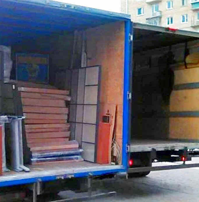 Перевозка вещей в грузовой машине Перевозка вещей в грузовой машине