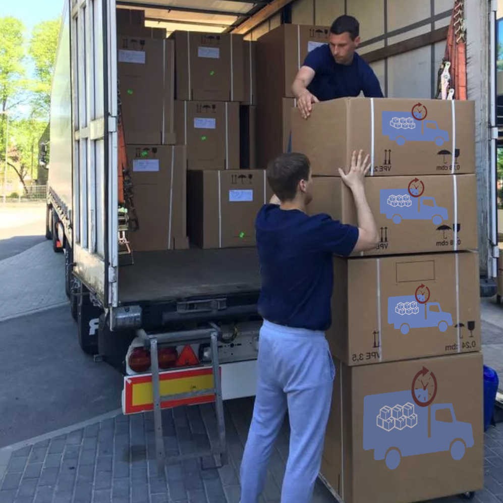 Разгрузка фуры после грузоперевозки Разгрузка фуры после грузоперевозки